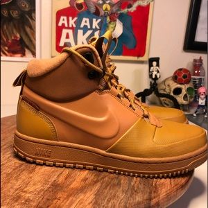 Nike path winter boots wheat size 8.5